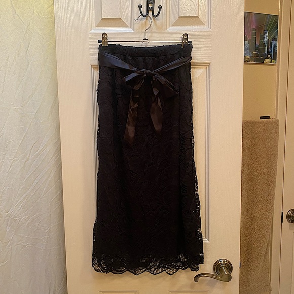 Black Lace Midi Pencil Skirt w/ Lining | Collections Etc. - Picture 1 of 5